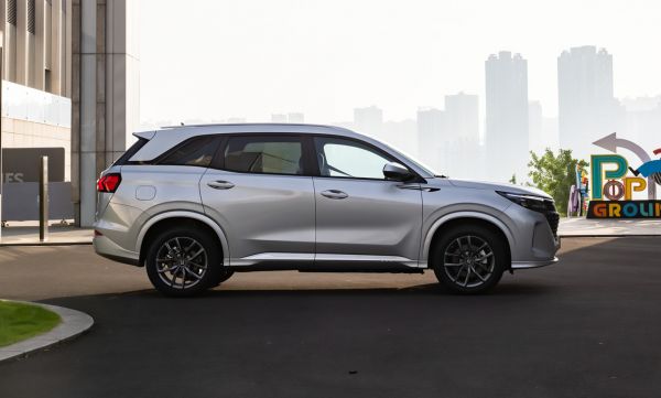 中型SUV“对抗”紧凑型SUV，最近爆火的蓝电E5让宋PLUS DM-i黯然失色？