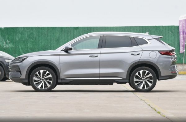 中型SUV“对抗”紧凑型SUV，最近爆火蓝电E5让宋PLUS DM-i黯然失色？