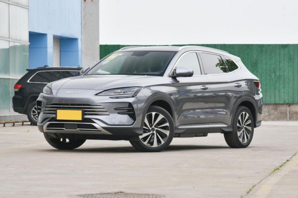 中型SUV“对抗”紧凑型SUV，最近爆火的蓝电E5让宋PLUS DM-i黯然失色！