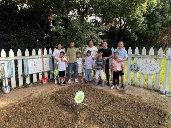 秋播秋收，“植”得期待——合肥市习友小学开展小菜园种植活动