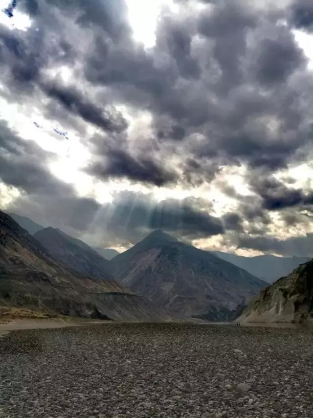 我要回禄劝金沙江大峡谷看风景、捡石头……