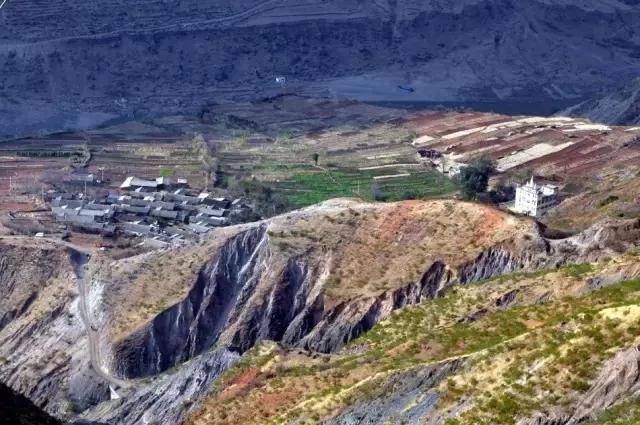 我要回禄劝金沙江大峡谷看风景、捡石头……