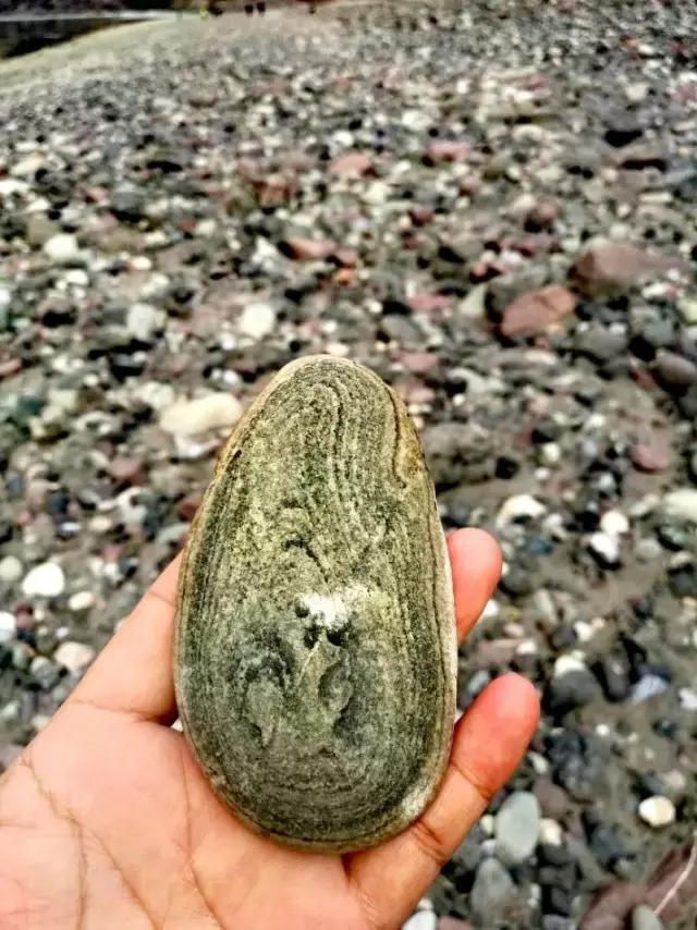 我要回禄劝金沙江大峡谷看风景、捡石头……