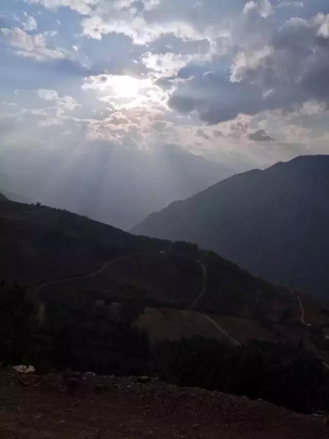 我要回禄劝金沙江大峡谷看风景、捡石头……