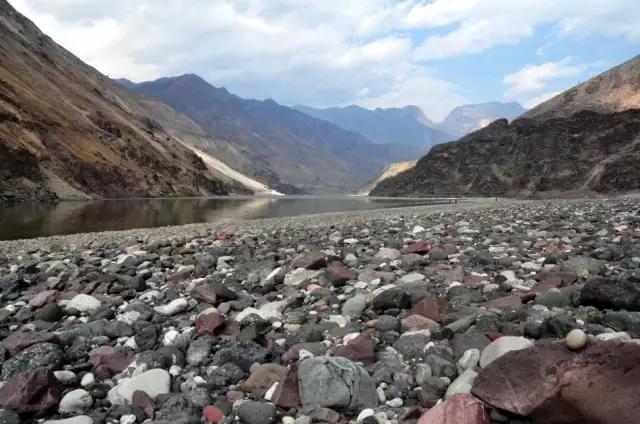 我要回禄劝金沙江大峡谷看风景、捡石头……