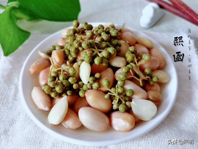 八月青花椒上市，做北方人爱吃的花椒豆豉，麻香馥郁，家乡的味道