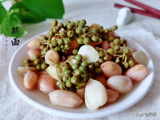 八月青花椒上市，做北方人爱吃的花椒豆豉，麻香馥郁，家乡的味道