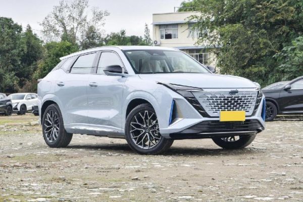 同样是插混SUV，蓝电E5定位中型才9.98万起；欧尚Z6 iDD拿什么比？