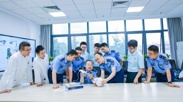 空军军医大学口腔医院，招聘公告（含护理39名）