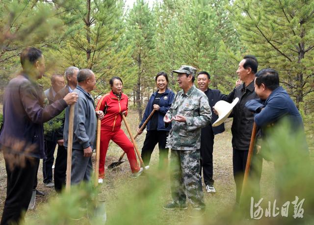 影像记录｜“绿化将军”张连印