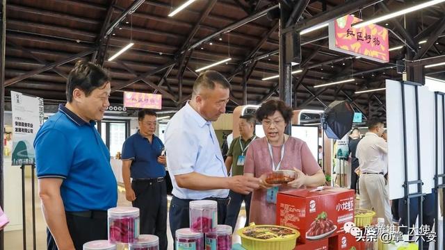 六安龙虾“游”上松江市民餐桌 @农旅文化节搭桥开启多赢模式