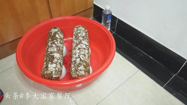 学李子柒种蘑菇，香菇多到吃不完，青菜这下有伴了，全家爱吃