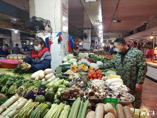 中心城区各菜市场供应充足 价格稳中有降