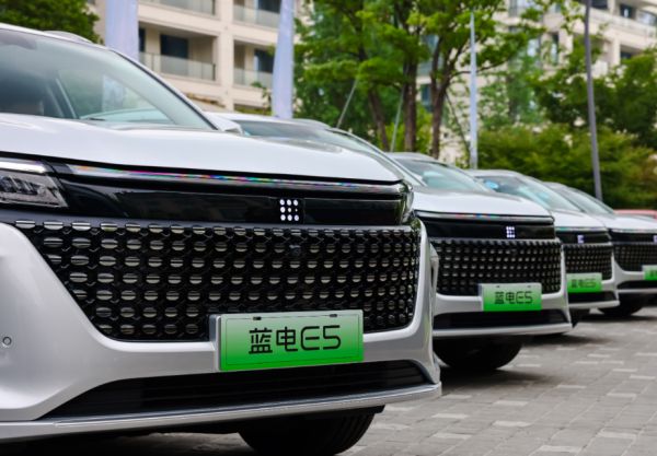 同样是买插混SUV，蓝电E5比欧尚Z6 iDD便宜3万；还有7座可选！