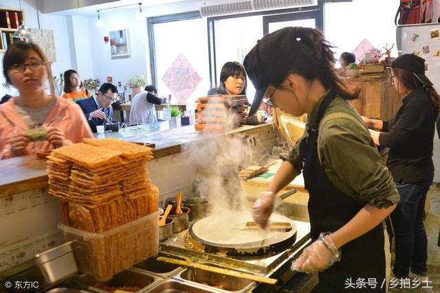 山东大妈卖煎饼果子，利用‘人性的弱点’一年盈利89万，套路很深