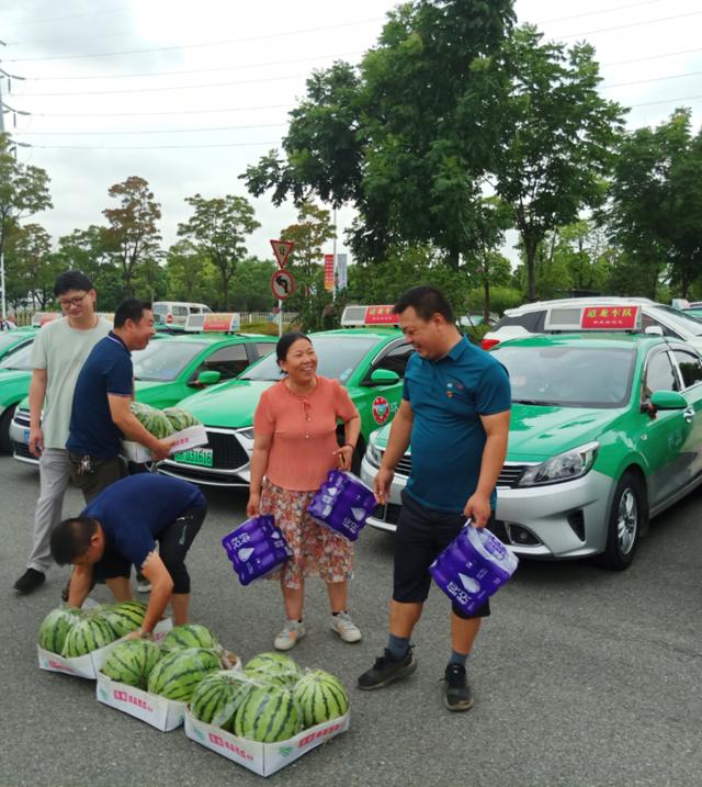 安庆舒州口腔医院走进道龙车队：夏日送清凉 关怀暖人心