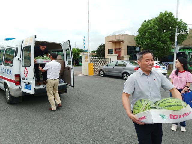 安庆舒州口腔医院走进道龙车队：夏日送清凉 关怀暖人心