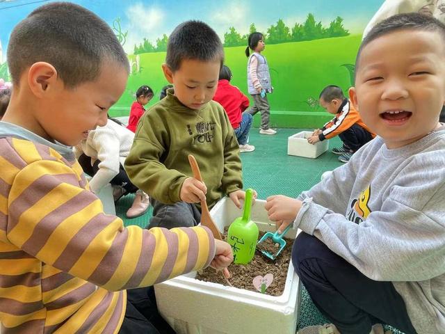 历下区佛山苑幼儿园：种植希望 爱在春天发芽