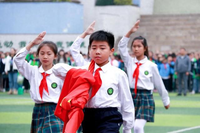 成都市双流区黄甲小学——小手种希望，共待花开时