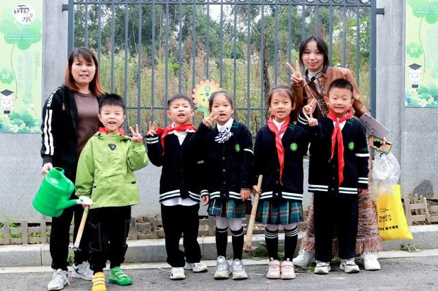 成都市双流区黄甲小学——小手种希望，共待花开时