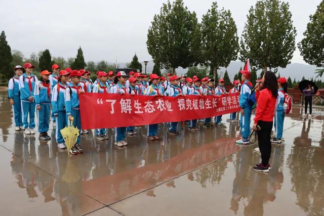 白银区第二小学开展“了解生态农业，探究植物生长”研学活动