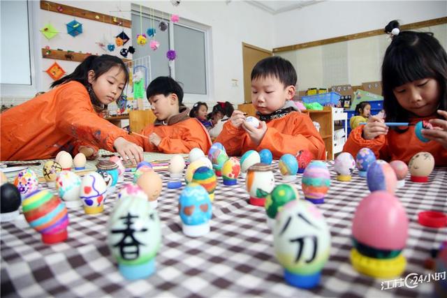 江苏24小时·滚动推送｜太仓市：气雾立体栽培芹菜一年收7茬 亩产5500公斤