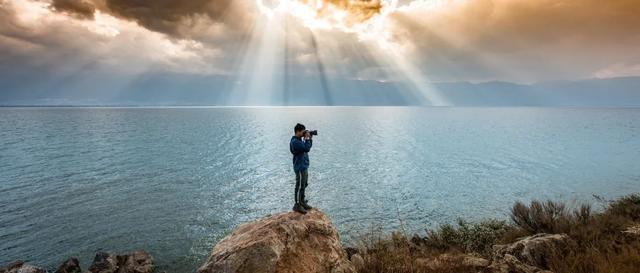 《鲁滨逊漂流记》：人生是一场冒险，活着就是成功