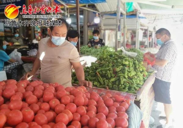 乌鲁木齐市场商超防疫不松懈 保障市民安心购物