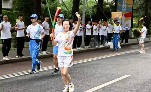 成都大运会火炬手廖梓婷：“海归”十余年成长为全国农村青年致富带头人