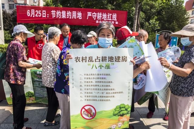 耕地保护再升级，农户责任增大，栽树、种草、养殖都将严处罚