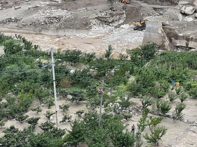 汶川板子沟，遭泥石流反复“洗劫”