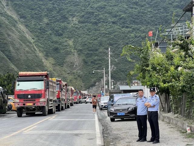 汶川板子沟，遭泥石流反复“洗劫”