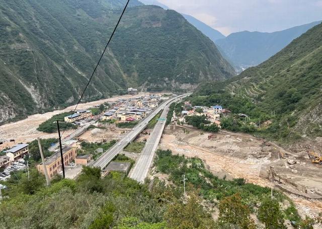 汶川板子沟，遭泥石流反复“洗劫”