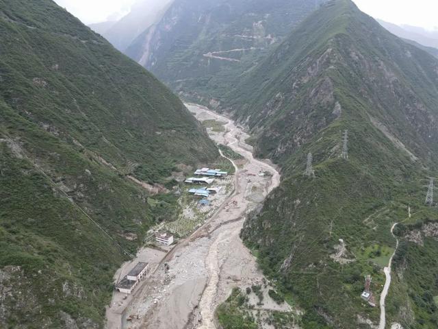 汶川板子沟，遭泥石流反复“洗劫”