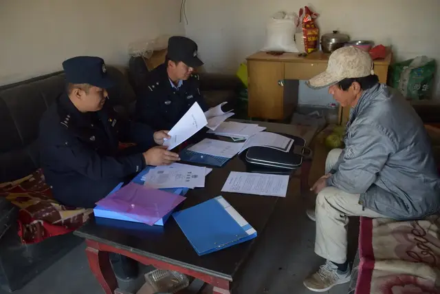 古浪县公安局黄花滩派出所对辖区麻黄草种植基地进行检查