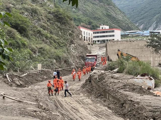 汶川板子沟，遭泥石流反复“洗劫”