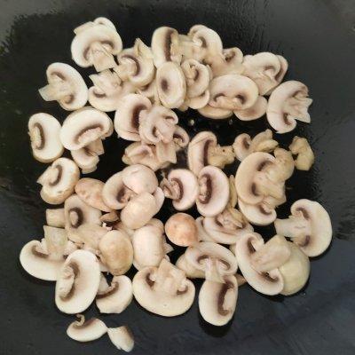 我奶奶教我的清炒白蘑菇的技巧，一定要加它才好吃