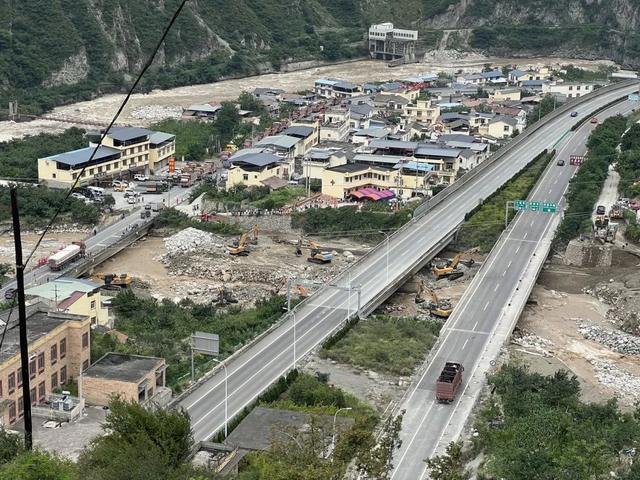 汶川板子沟，遭泥石流反复“洗劫”