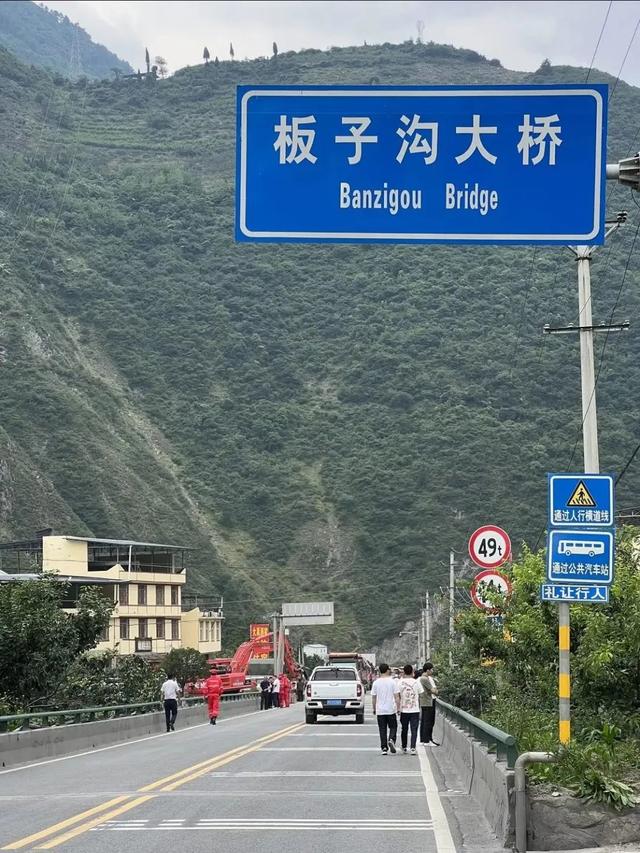 汶川板子沟，遭泥石流反复“洗劫”