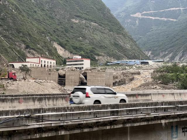 汶川板子沟，遭泥石流反复“洗劫”