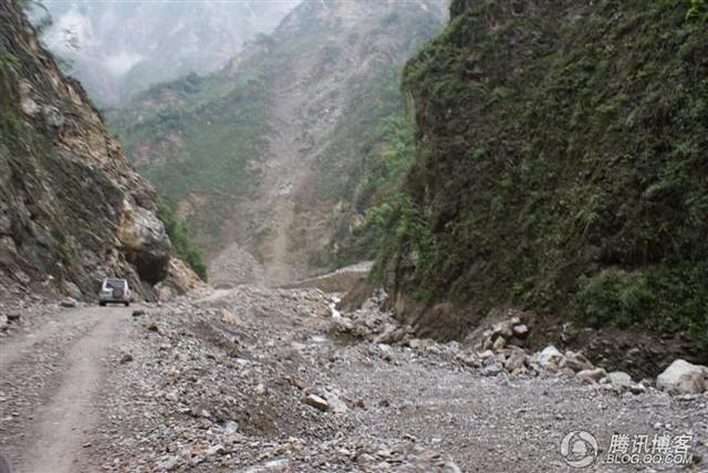 《百媒穿越地震带》之安县：亘古千佛山 无言殇 永收藏……