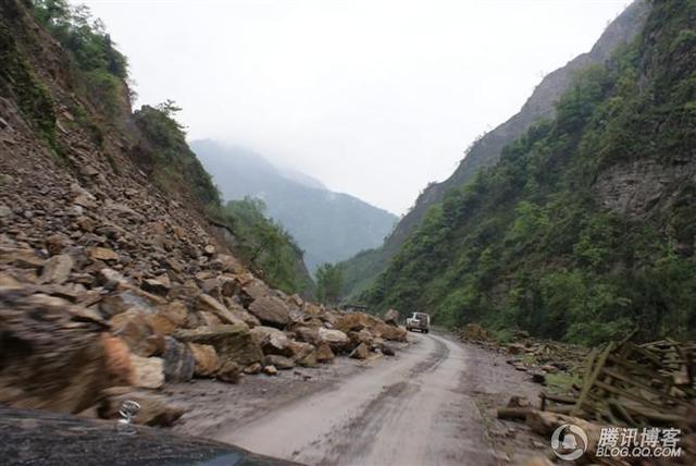 《百媒穿越地震带》之安县：亘古千佛山 无言殇 永收藏……