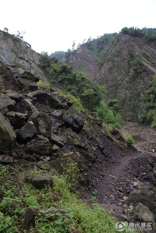 《百媒穿越地震带》之安县：亘古千佛山 无言殇 永收藏……