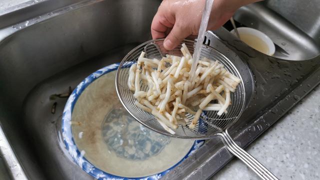 这种春日野菜你吃过吗？色泽洁白、口感爽脆，凉拌、炒肉都好吃