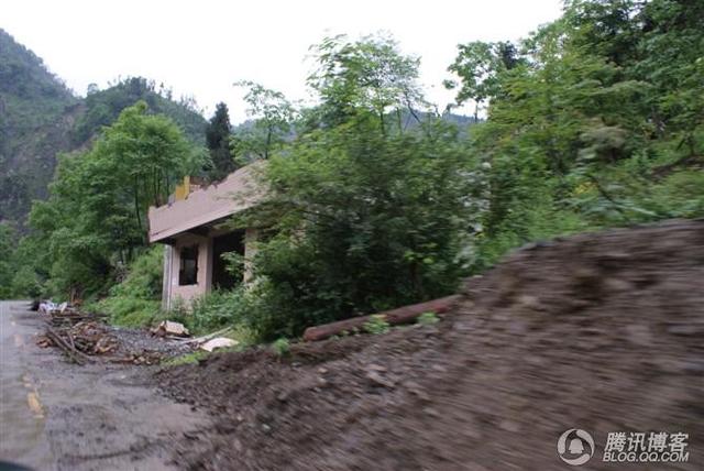 《百媒穿越地震带》之安县：亘古千佛山 无言殇 永收藏……