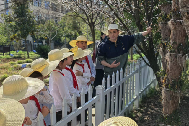 “植”此青绿，弘扬国粹！浙中医大“药博士”牵手小学生