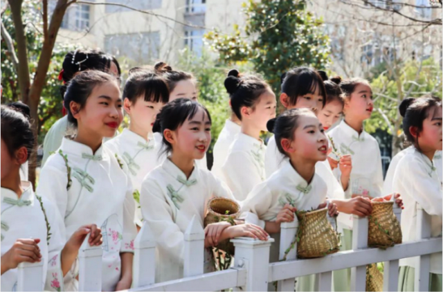 “植”此青绿，弘扬国粹！浙中医大“药博士”牵手小学生