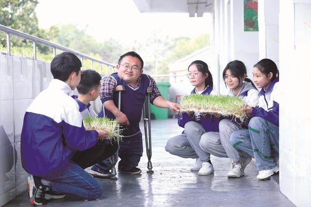 长沙县资讯｜“一米先生”教学生种豆芽