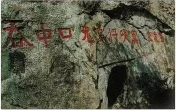 崂山明霞洞坐拥山海奇观，巨石坍塌砸坏一半，如今是道家金山祖庭