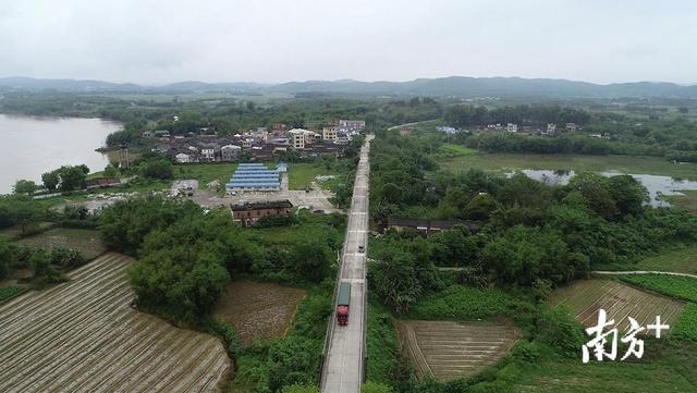 依靠文旅项目和产业帮扶，这座村庄正在脱贫，年轻人也回来了！